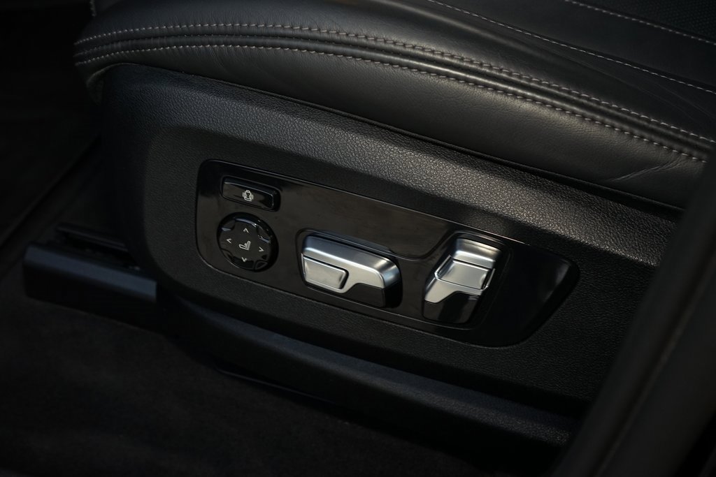 Used 2021 BMW X7 M50i image 31