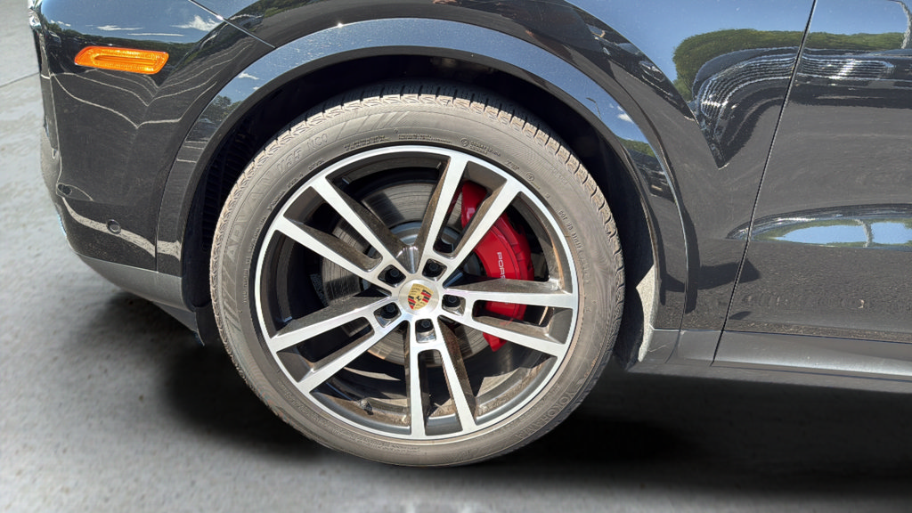 Used 2024 Porsche Cayenne S AWD/4WD image 16
