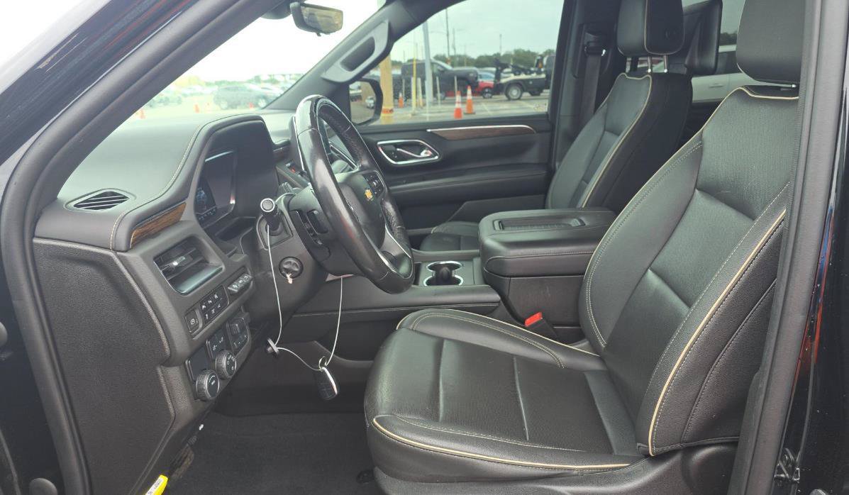Used 2023 Chevrolet Suburban Premier w/ Advanced Technology Package RWD image 9