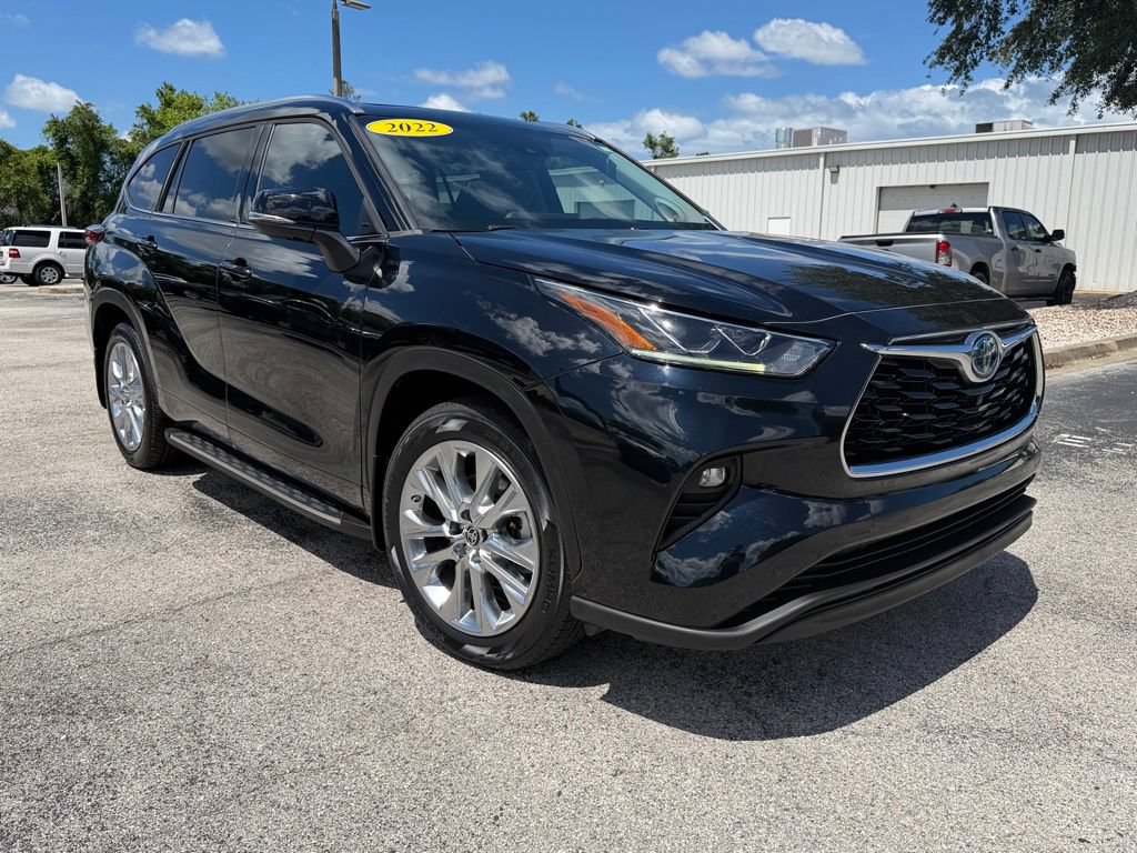 Used 2022 Toyota Highlander Limited FWD image 11