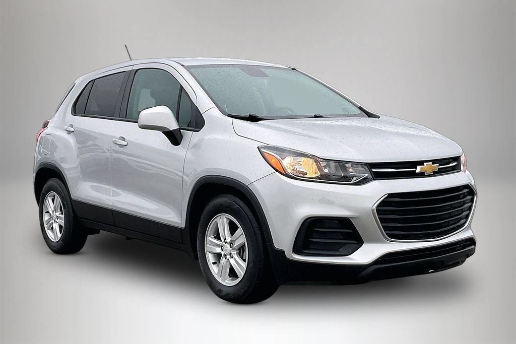 Used 2022 Chevrolet Trax LS w/ Tint and Cruise Package FWD image 1