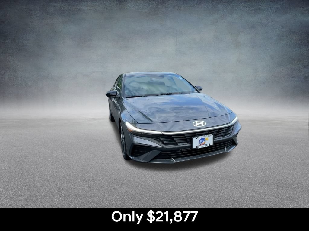 Used 2025 Hyundai Elantra Sport FWD image 4