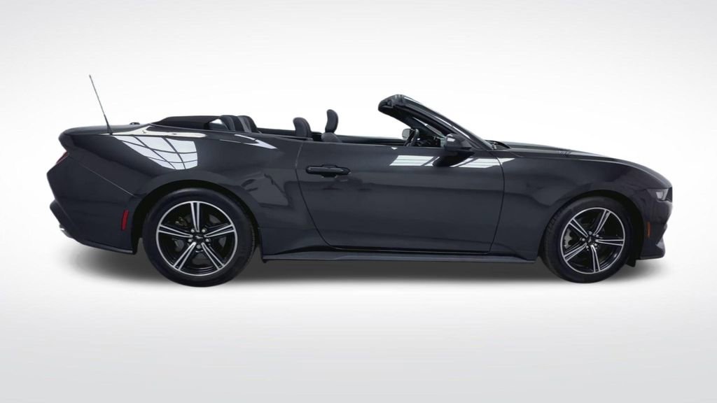 Used 2024 Ford Mustang Convertible image 23