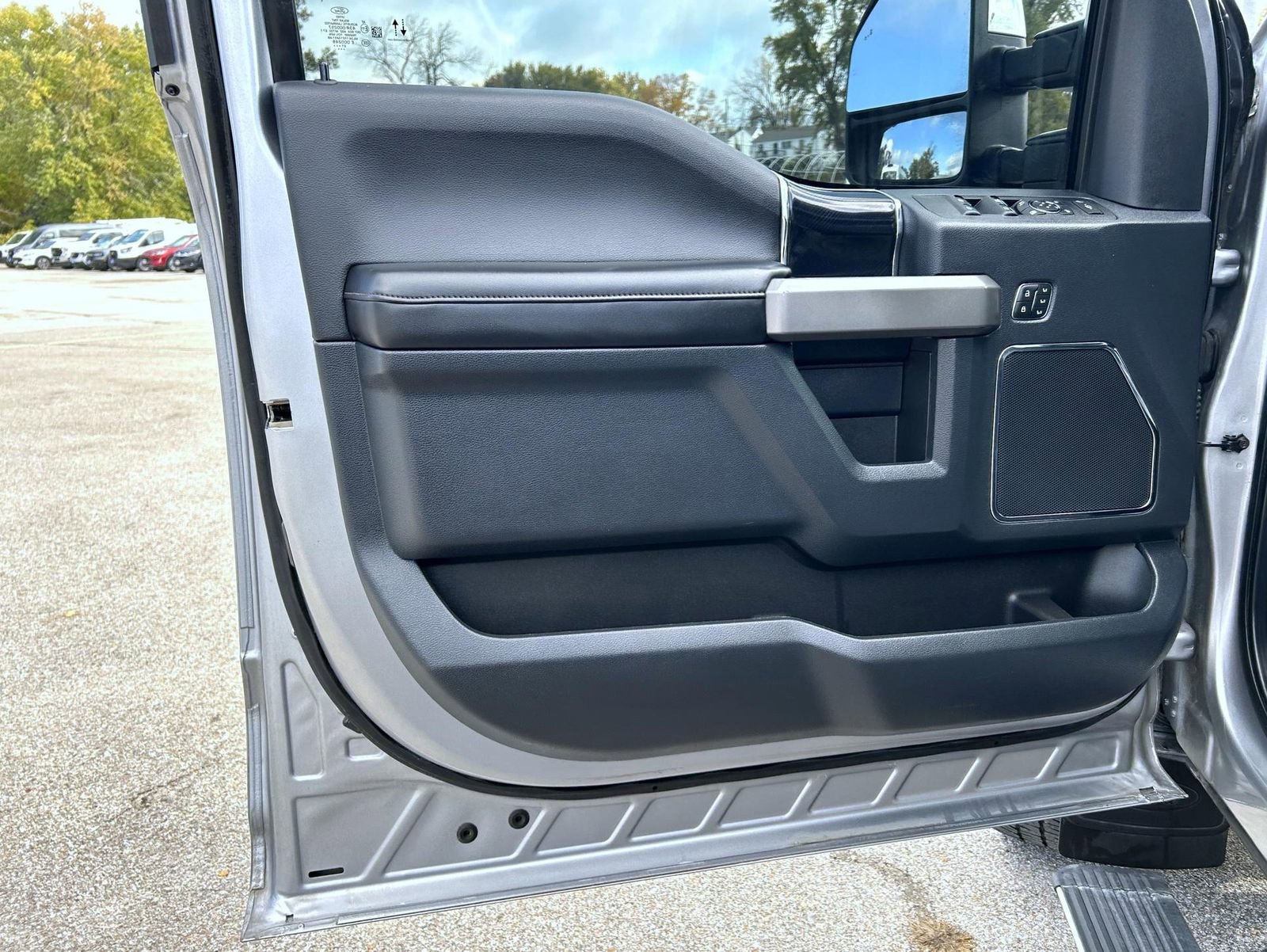 Used 2022 Ford F250 Platinum w/ FX4 Off-Road Package image 9