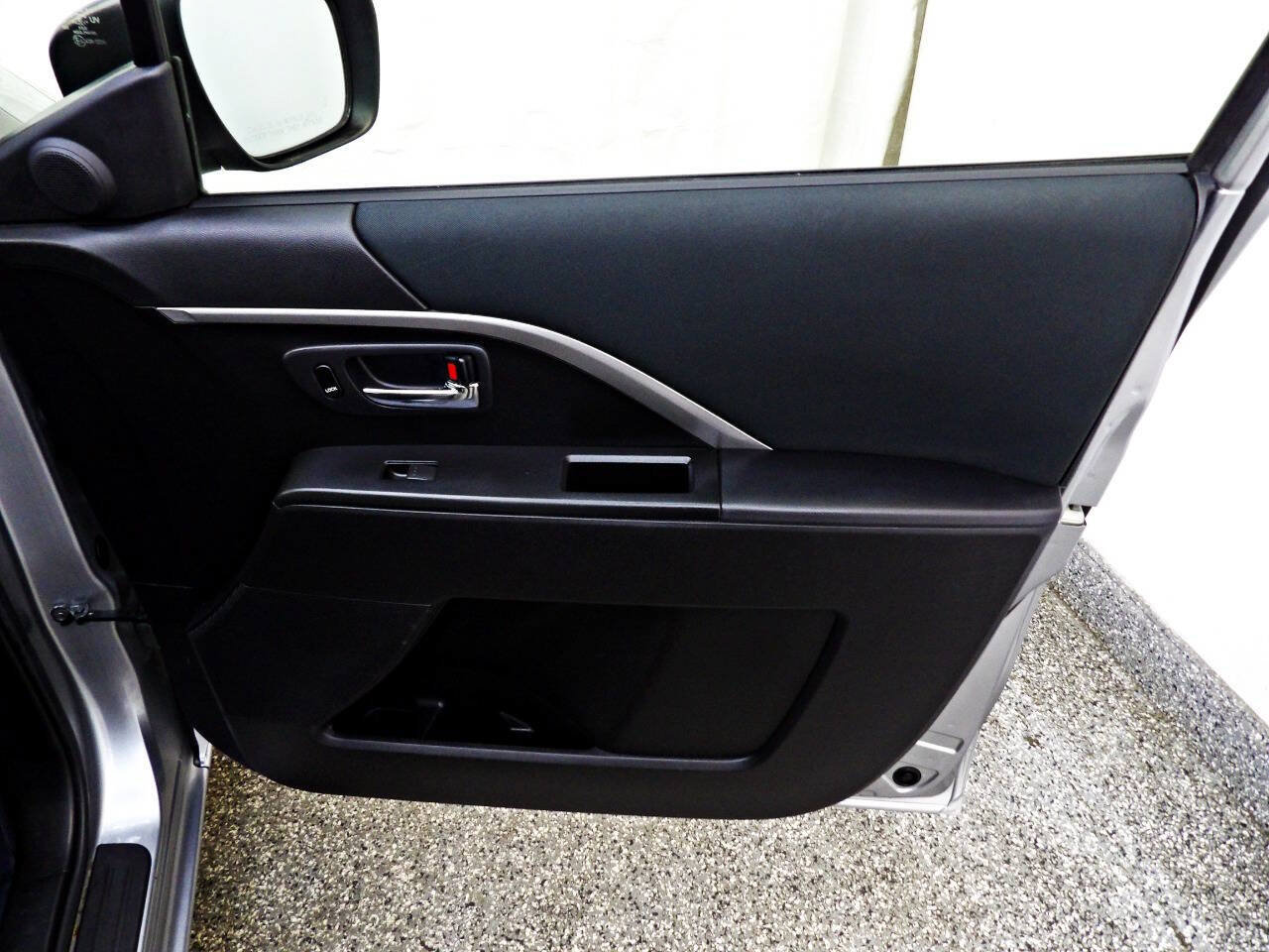 Used 2014 MAZDA MAZDA5 Sport FWD image 11
