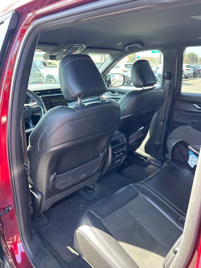Used 2025 Jeep Grand Cherokee Altitude image 10