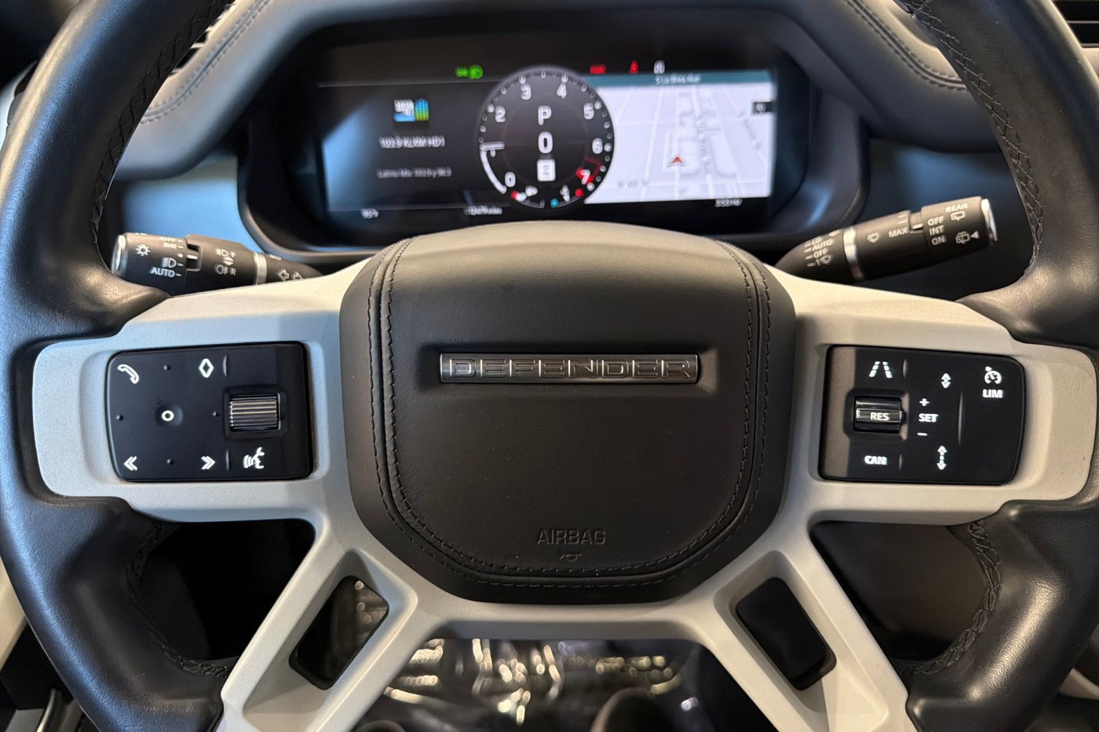 Used 2023 Land Rover Defender 130 X-Dynamic SE AWD/4WD image 10