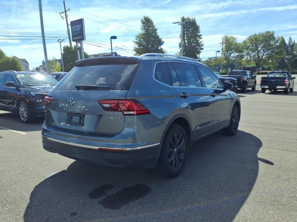Used 2024 Volkswagen Tiguan SE AWD/4WD image 4