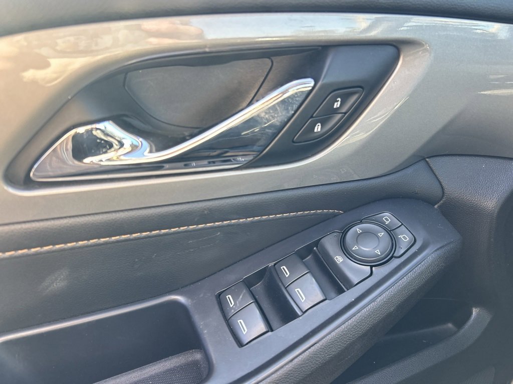 Used 2021 Chevrolet Traverse LS image 11