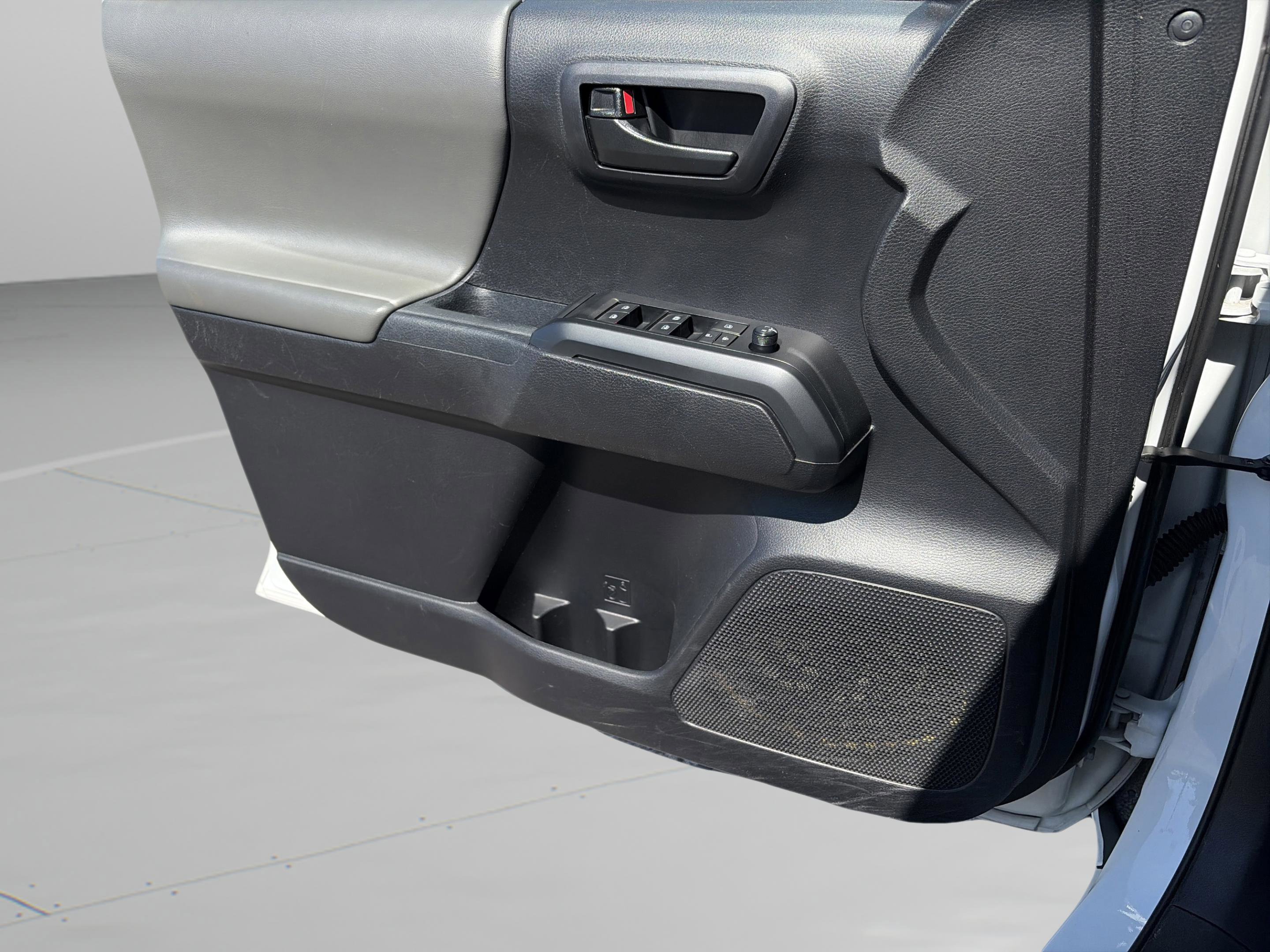 Used 2020 Toyota Tacoma SR AWD/4WD image 19