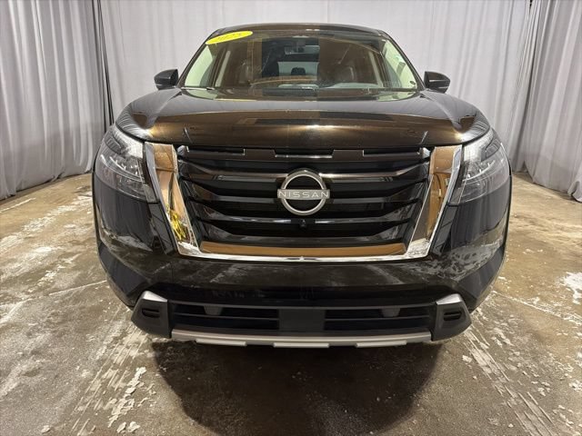 Used 2025 Nissan Pathfinder SL AWD/4WD image 3