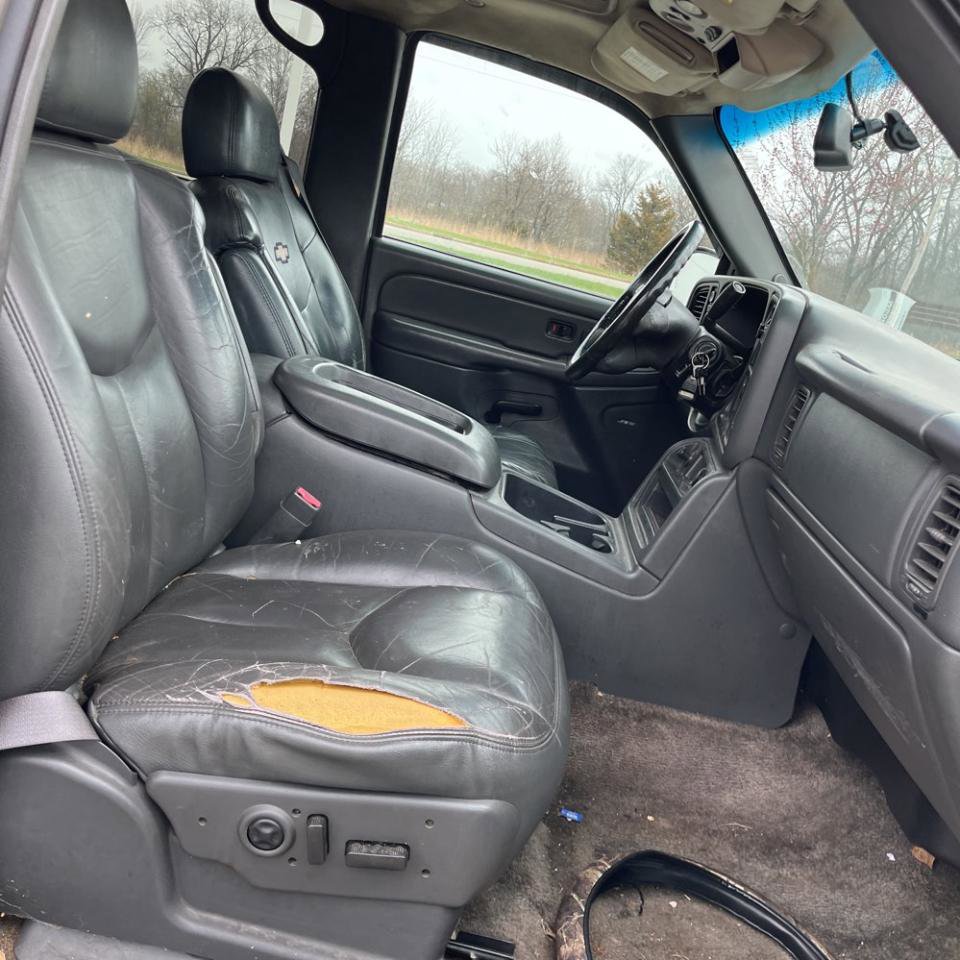 Used 2003 Chevrolet Avalanche 4x4 w/ Suspension Package, Off-Road image 18