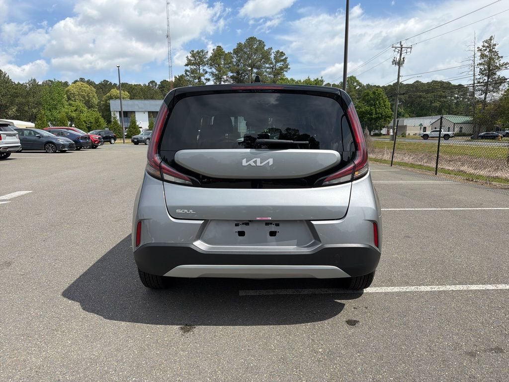 Used 2025 Kia Soul LX w/ LX Technology Package FWD image 6