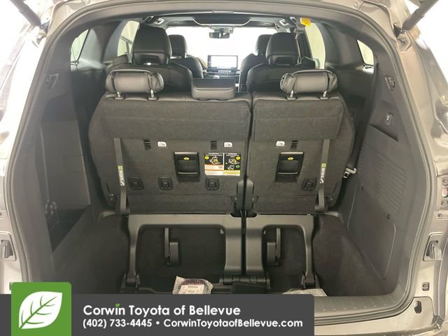 New 2025 Toyota Sienna Platinum image 16
