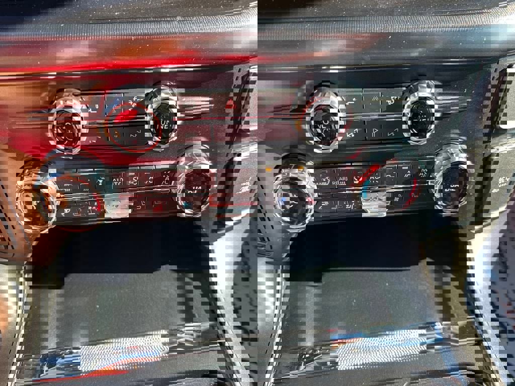 New 2025 Ford F150 Lariat w/ Equipment Group 501A Mid image 9