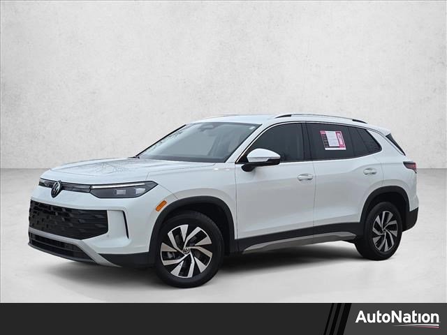 Used 2025 Volkswagen Tiguan S image 1