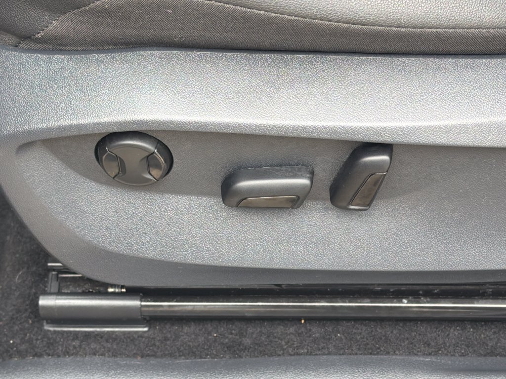 Certified 2023 Volkswagen Tiguan SE FWD image 10