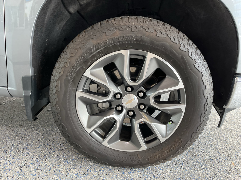 Used 2023 Chevrolet Silverado 1500 LT AWD/4WD image 32