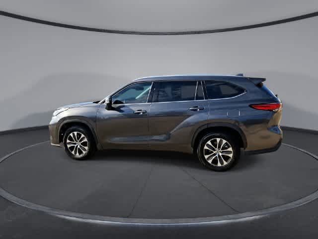Used 2021 Toyota Highlander XLE FWD image 5