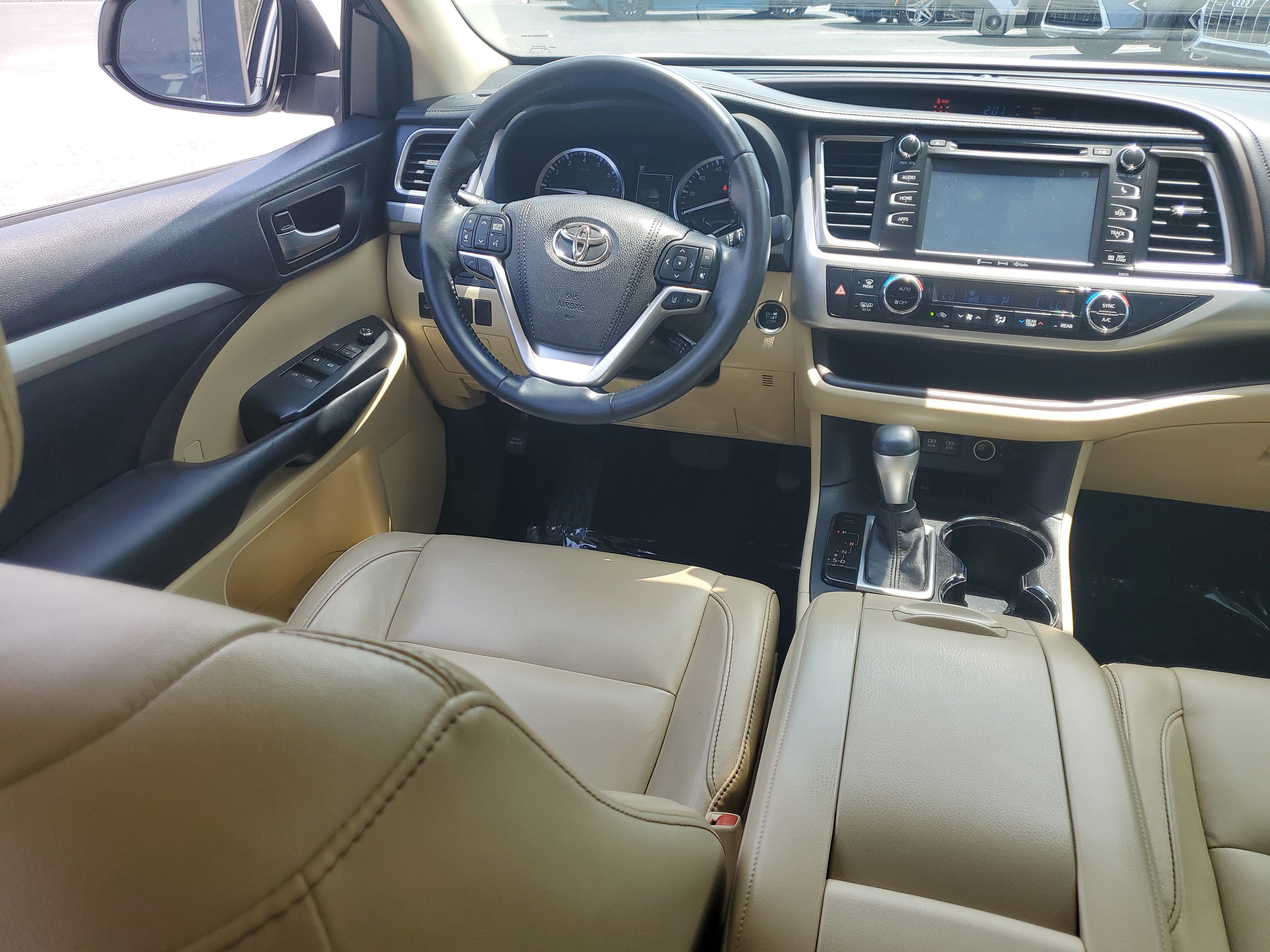 Certified 2017 Toyota Highlander XLE FWD image 17