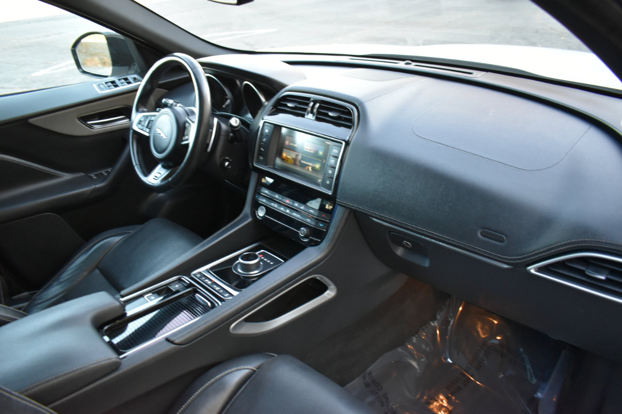 Used 2018 Jaguar F-PACE S image 13