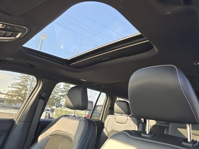 Used 2025 Jeep Grand Cherokee L Altitude image 6