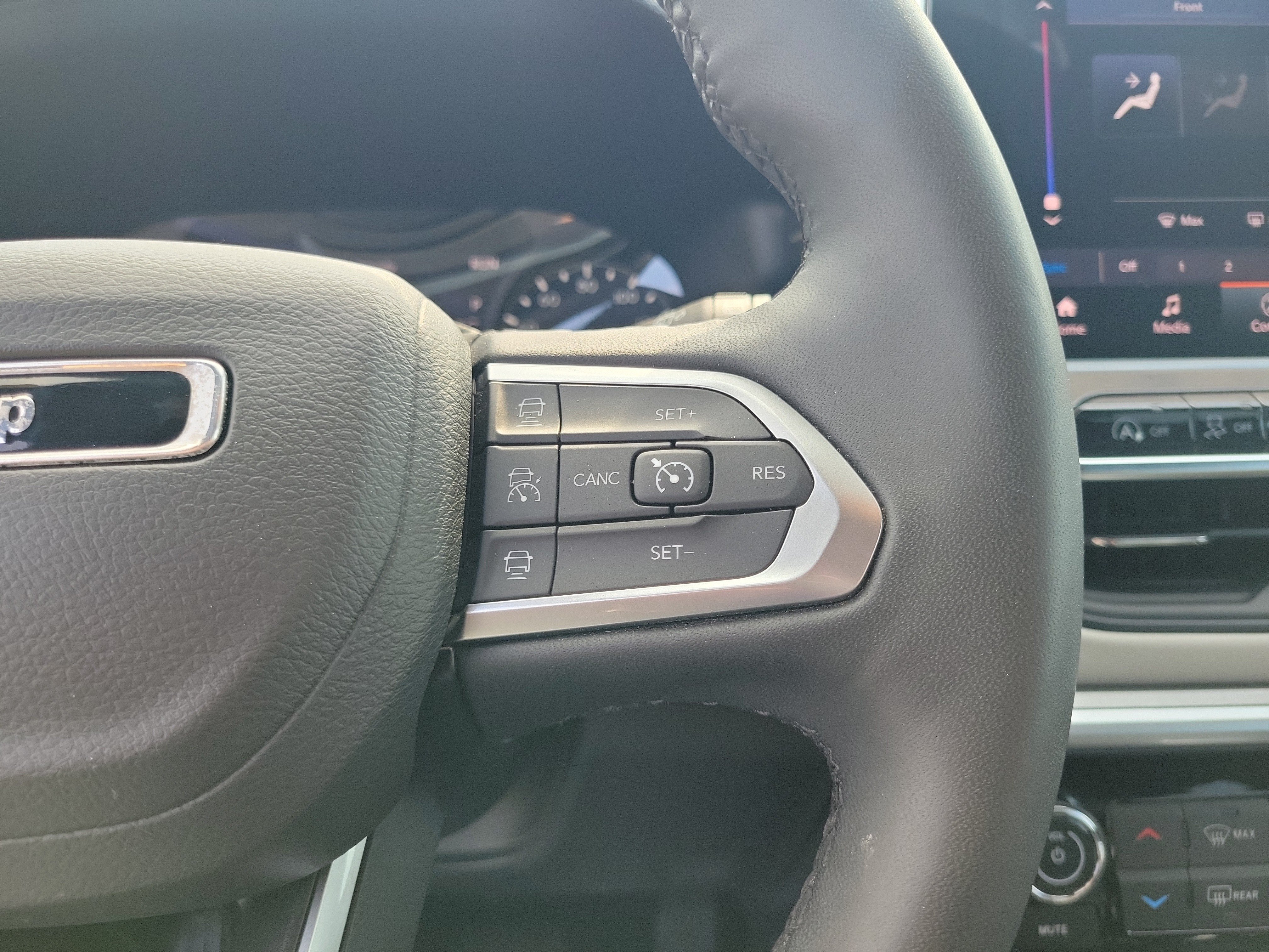 Used 2025 Jeep Compass Limited AWD/4WD image 23