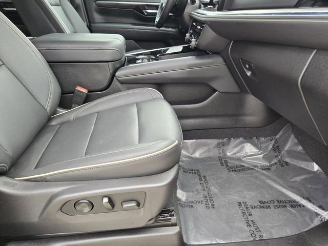 Used 2025 Chevrolet Suburban Premier RWD image 13