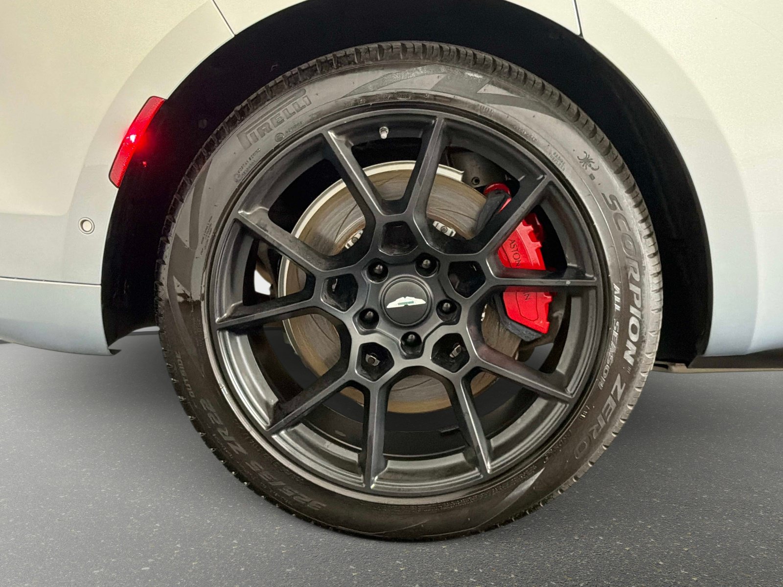 Used 2023 Aston Martin DBX AWD/4WD image 49