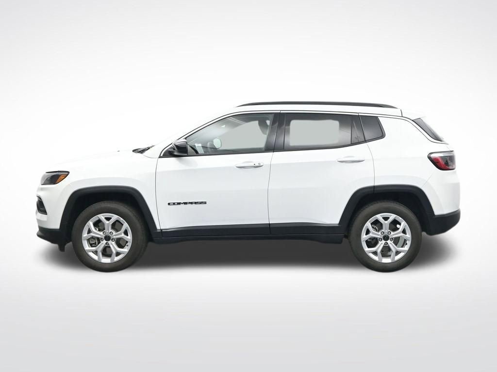 Used 2025 Jeep Compass Latitude image 10