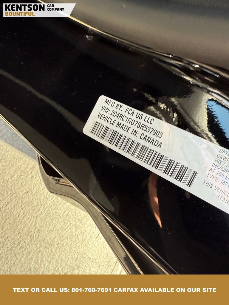 Used 2025 Chrysler Pacifica Limited image 37