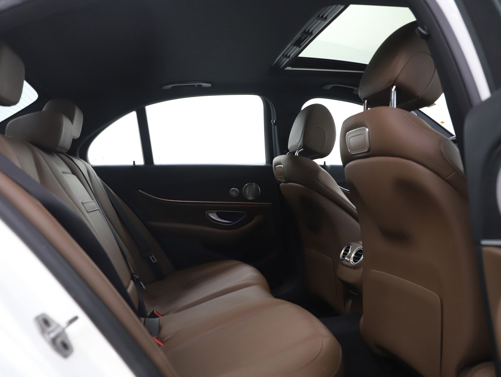 Used 2019 Mercedes-Benz E 300 4MATIC image 12