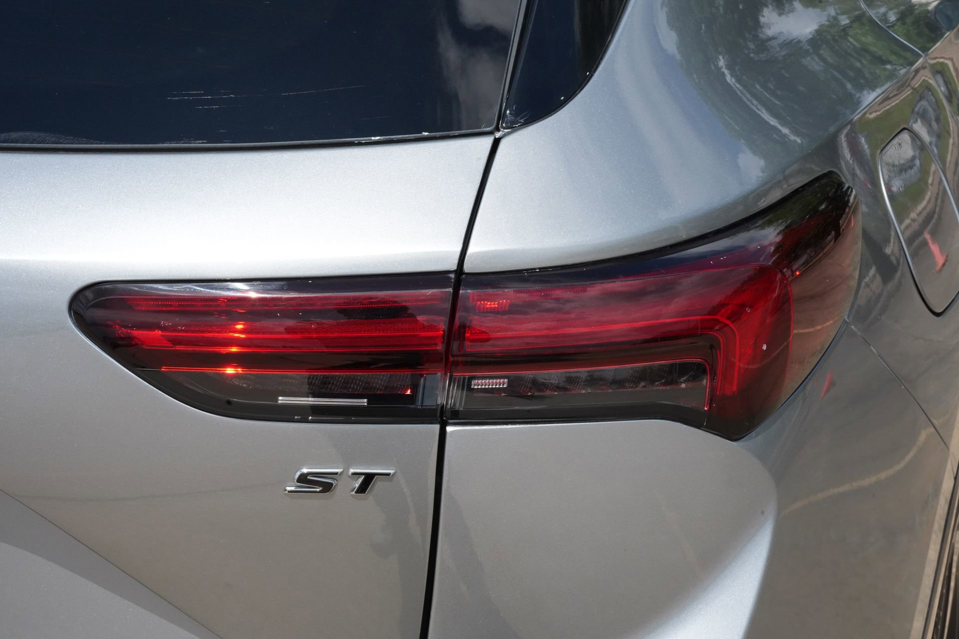 Used 2023 Buick Envision Essence w/ Sport Touring Package image 21