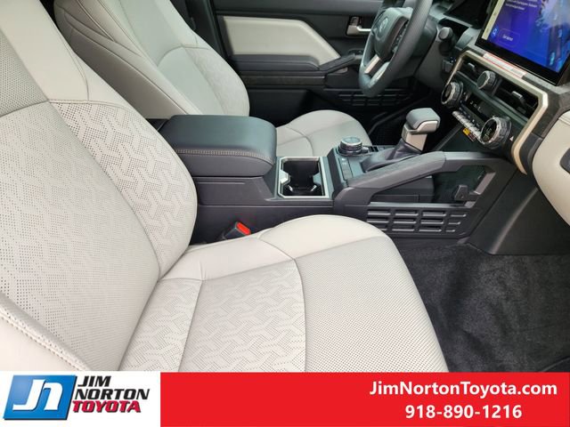 Used 2025 Toyota Tacoma Limited AWD/4WD image 15