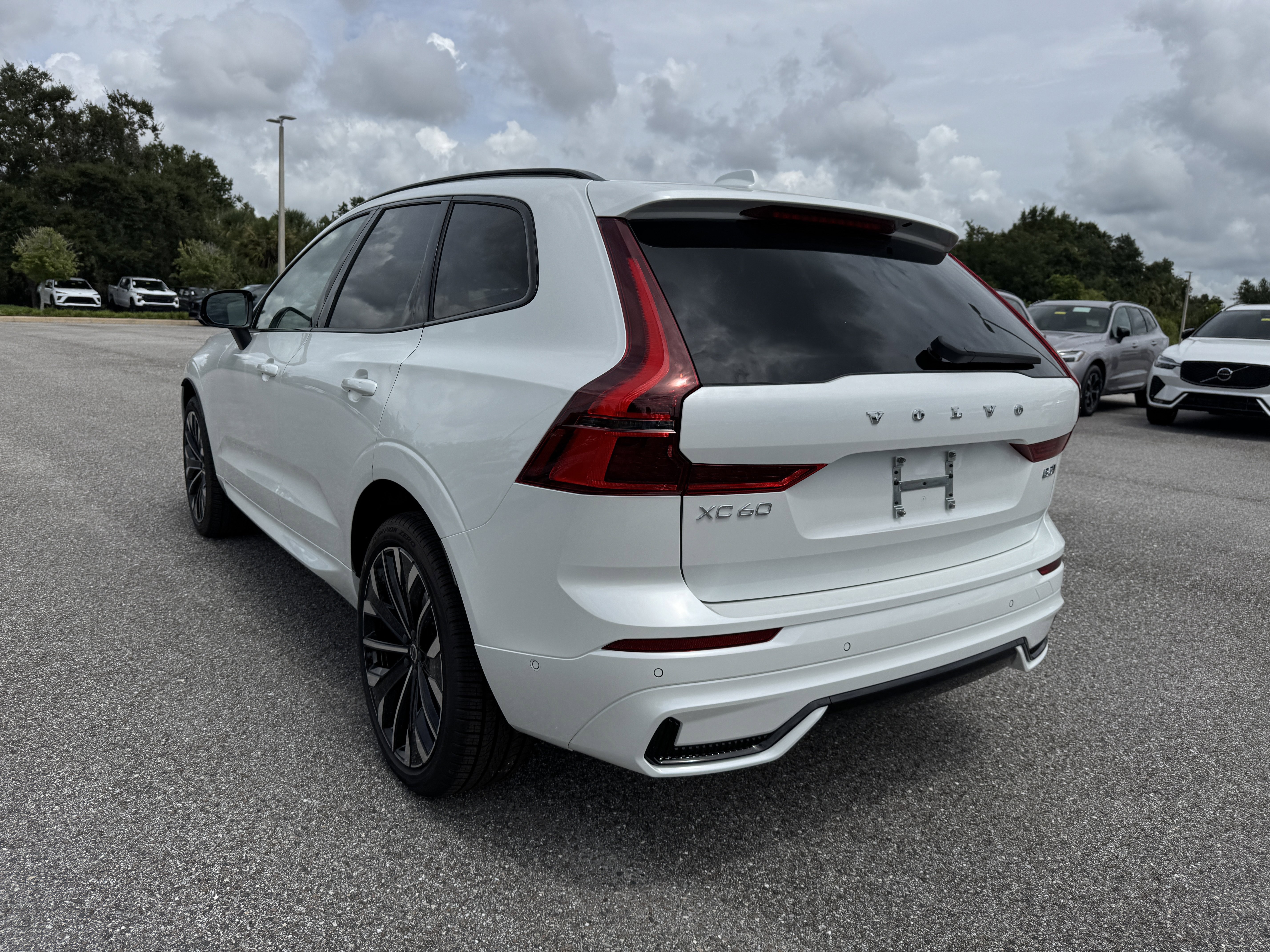 New 2026 Volvo XC60 B5 Ultra w/ Climate Package image 5