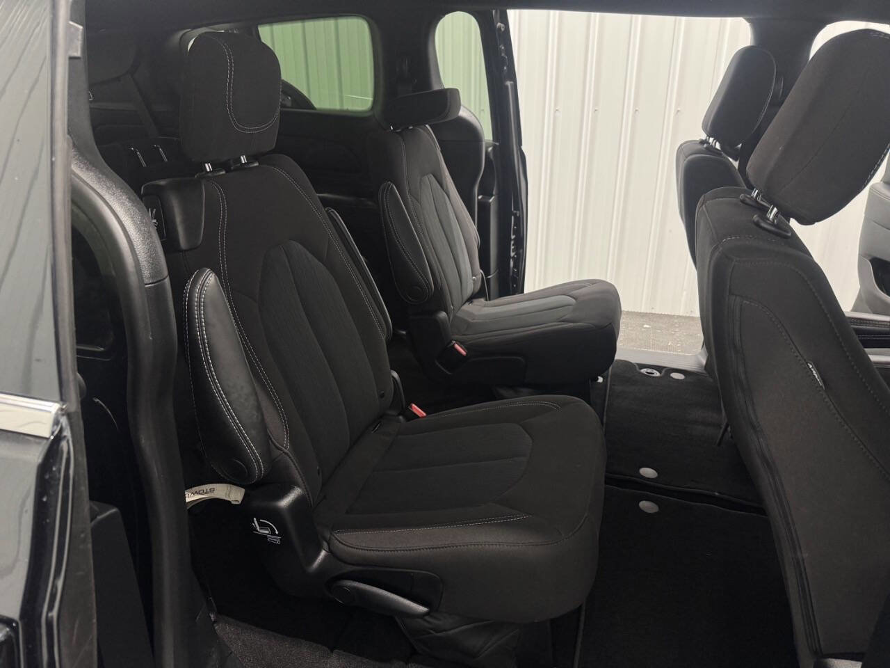 Used 2023 Chrysler Pacifica Touring image 18