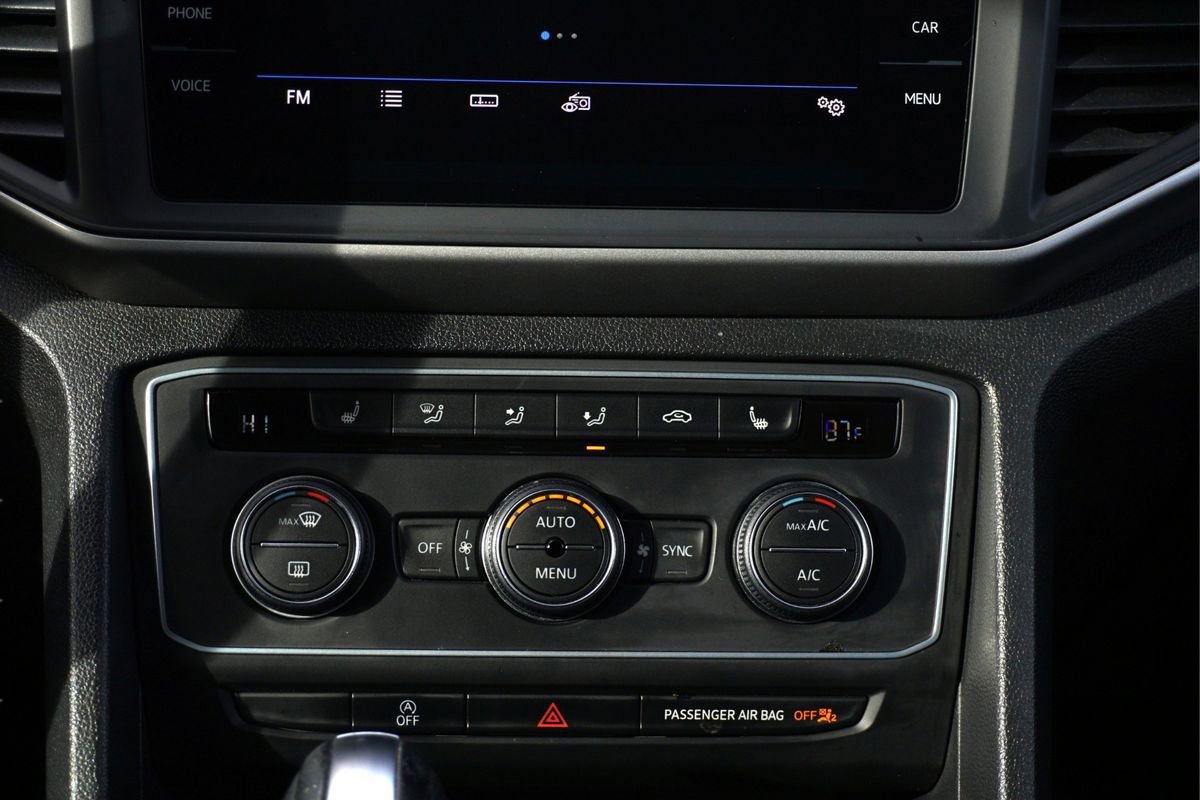 Used 2020 Volkswagen Atlas Cross Sport SE w/ Towing Package image 13