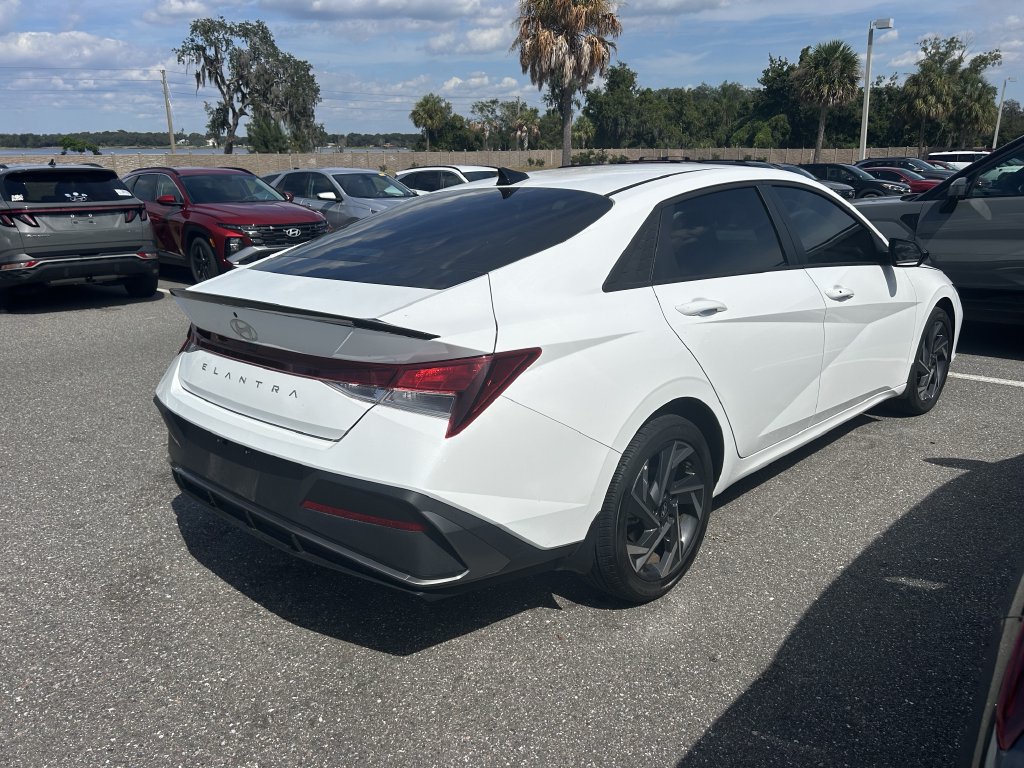 Certified 2025 Hyundai Elantra Sport FWD image 3