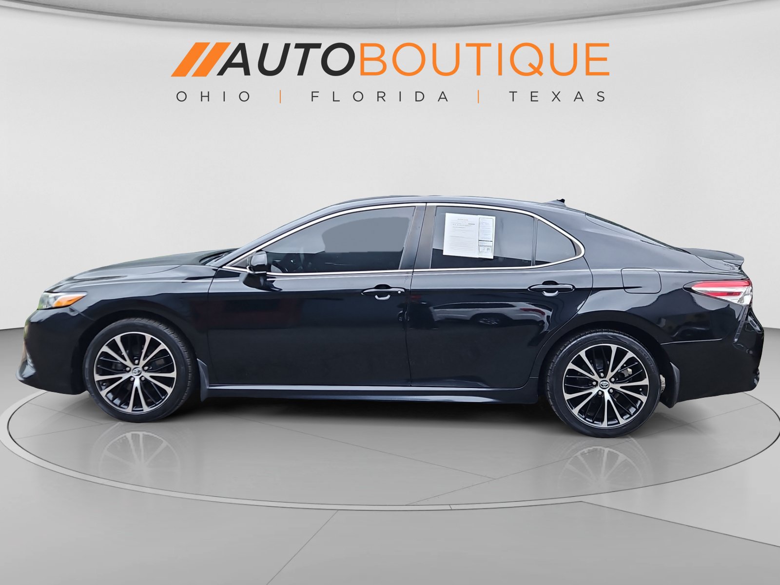 Used 2020 Toyota Camry SE FWD image 2