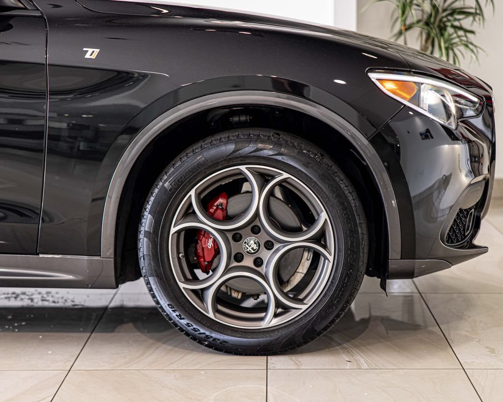 Used 2022 Alfa Romeo Stelvio Ti AWD/4WD image 10