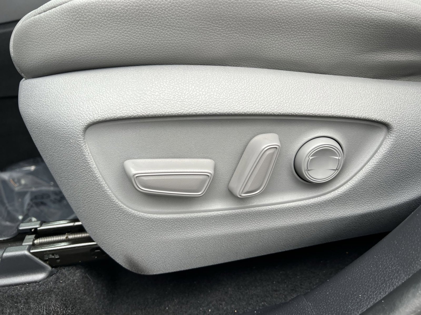 Used 2021 Toyota Highlander XLE image 14