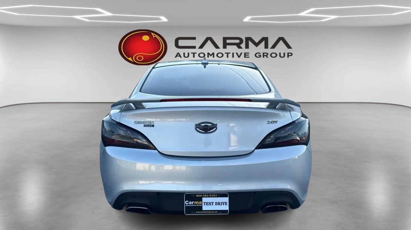 Used 2010 Hyundai Genesis 2.0T RWD image 4