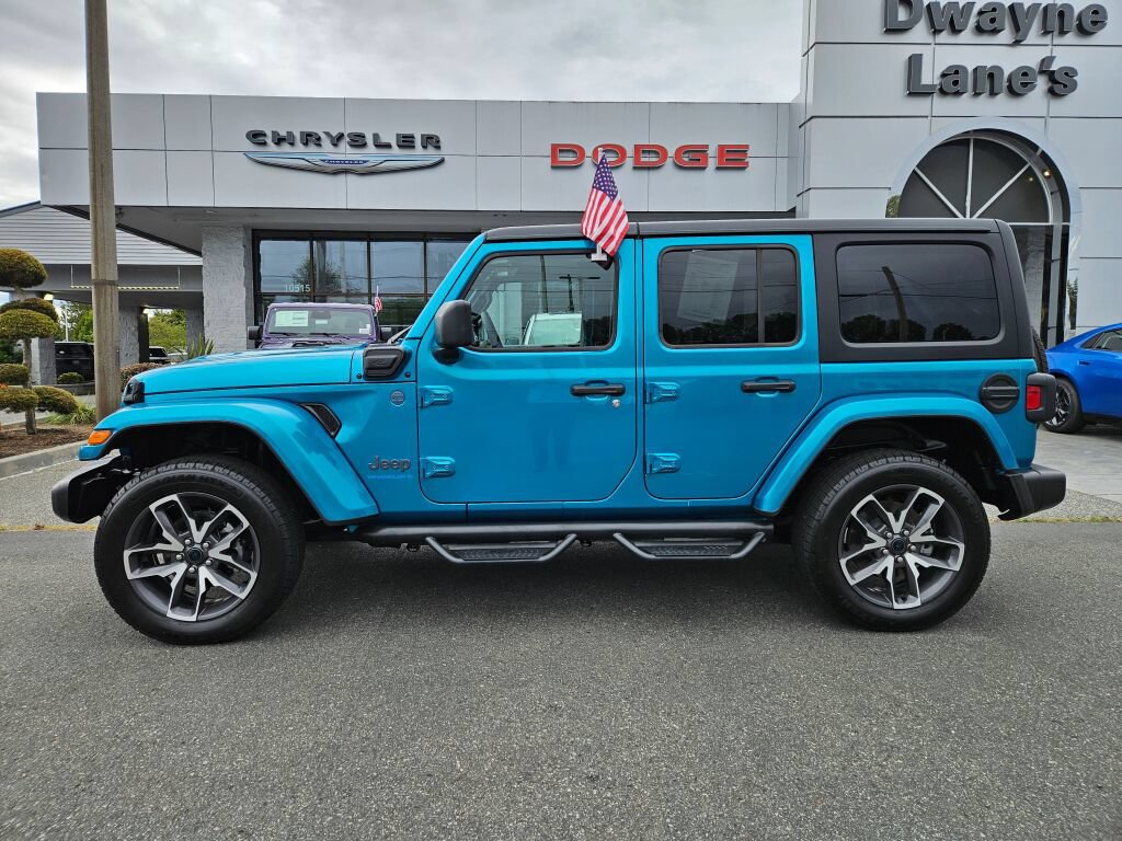 Used 2024 Jeep Wrangler Unlimited AWD/4WD image 2