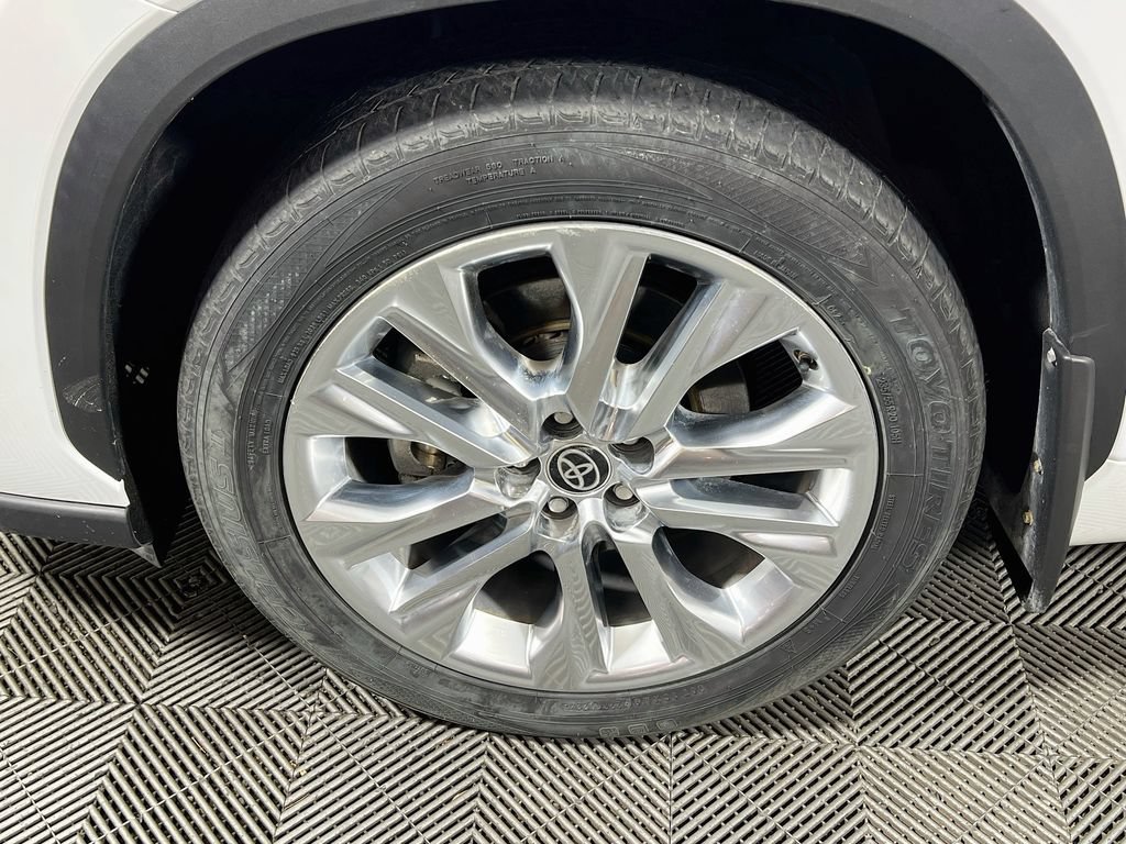 Certified 2023 Toyota Highlander Limited AWD/4WD image 33
