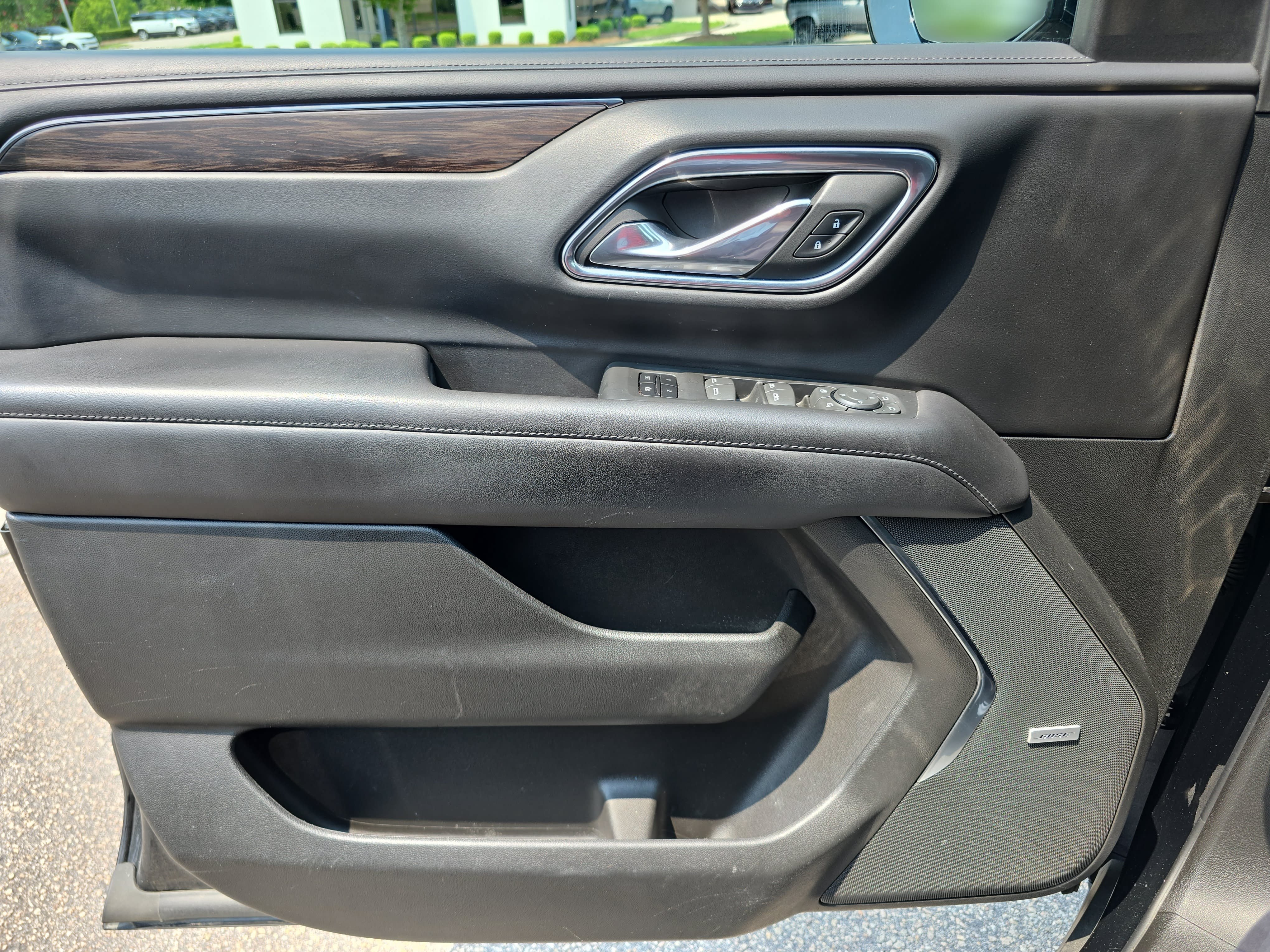 Used 2022 Chevrolet Tahoe Z71 w/ Luxury Package AWD/4WD image 28
