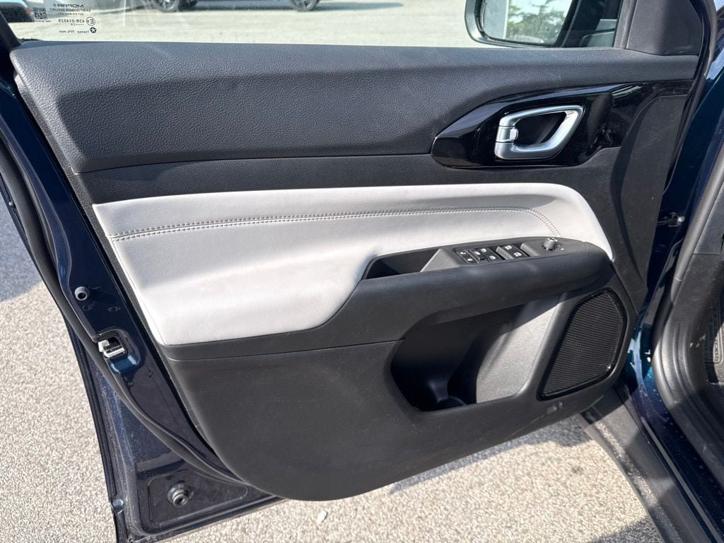 New 2026 Jeep Compass Limited AWD/4WD image 17