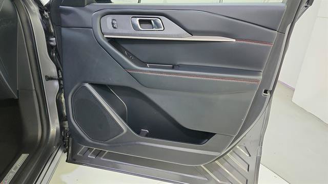 Used 2025 Ford Explorer ST-Line AWD/4WD image 27