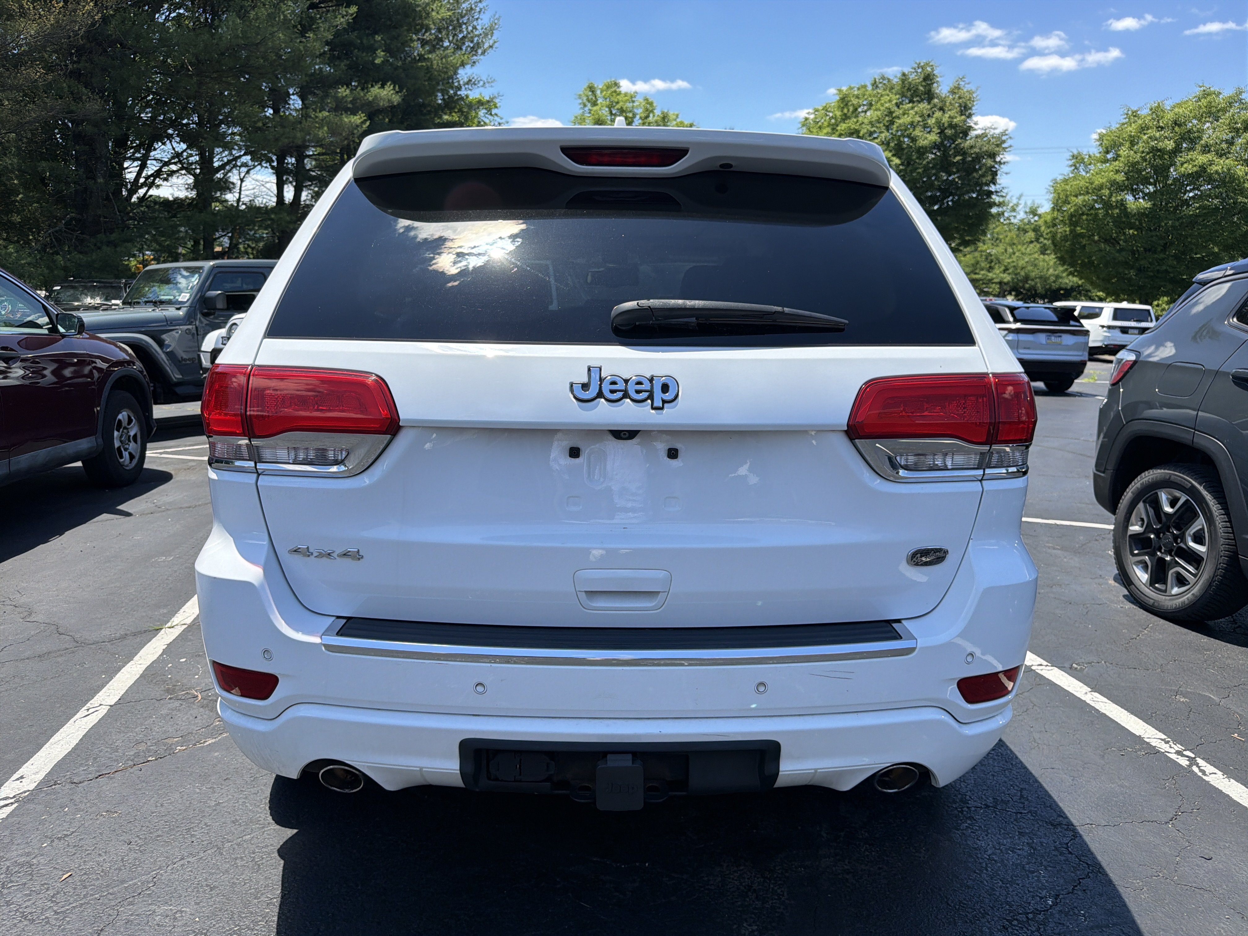 Used 2015 Jeep Grand Cherokee Overland w/ Advanced Technology Group AWD/4WD image 5