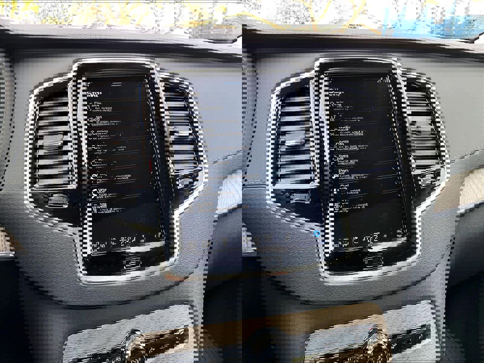 Used 2023 Volvo XC90 T8 Ultimate w/ Protection Package image 39