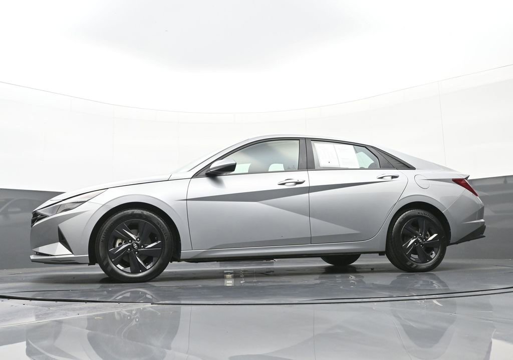 Used 2023 Hyundai Elantra SEL w/ Preferred Accessory Package image 39